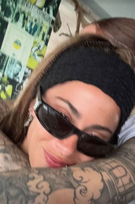 Young Miko Y Su Novia