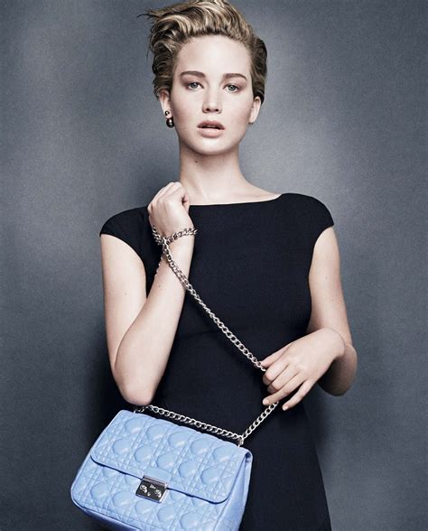 Jennifer Lawrence Wardrobe Oops: Pic Of J Law’s Malfunction In Back Of