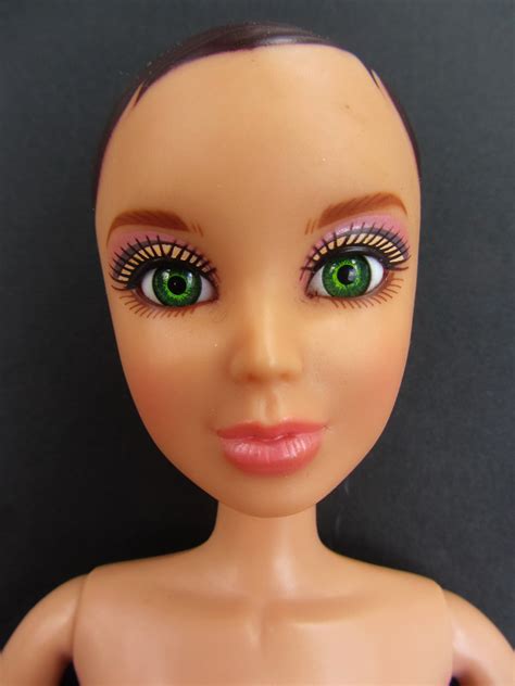 LIV DOLL Brown Hair & Green Eyes – Nude – Articulated – Spin Master (B