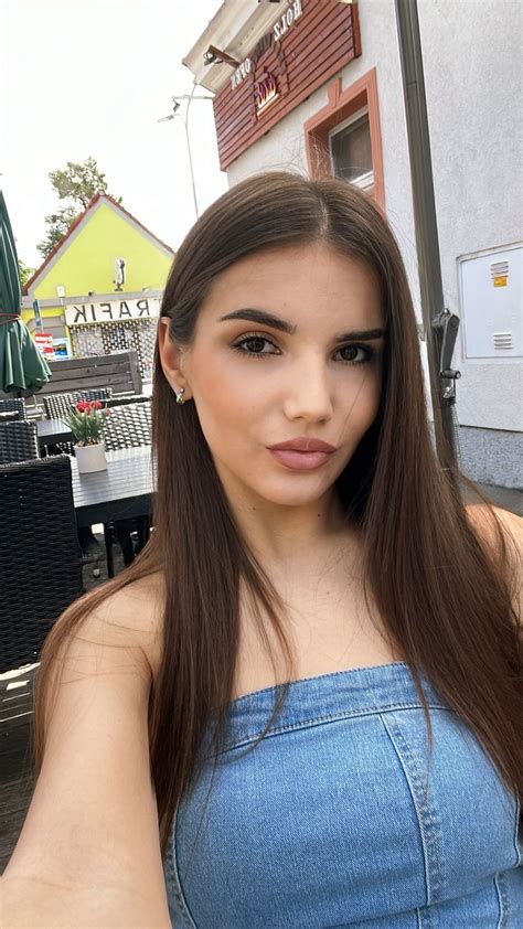 😘