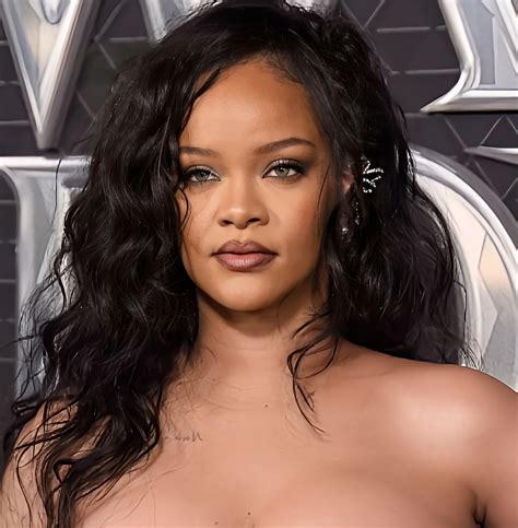 Bon anniversaire à Rihanna qui fête ses 37 ans | Suis-Nous
