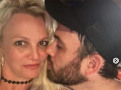 britney spears cosies   manager  divorce toronto sun
