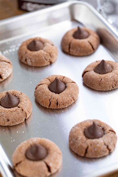 Hershey Kiss Gingerbread Cookies : Hershey Kiss Gingerbread Cookies ...