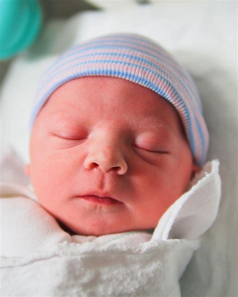 Newborn Cluster Feeding Tips and Cluster Feeding Timeline