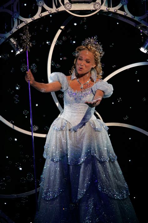 Kristin Chenoweth Wicked Glinda