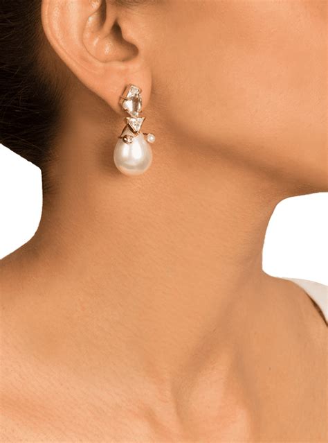 What Earrings Complement a Square Face Shape? – Outhouse Jewellery