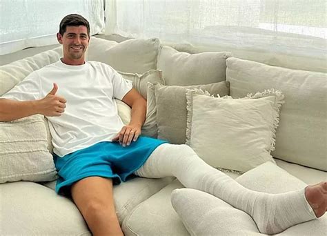 thibaut courtois   euro  set  stay  real madrid