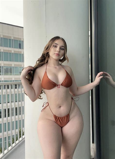 Tayler Hills - Modelo - ColorMusic