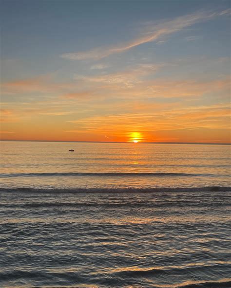 STPeach | 💙🌊 beach bumming with my belly Can you guess how many weeks