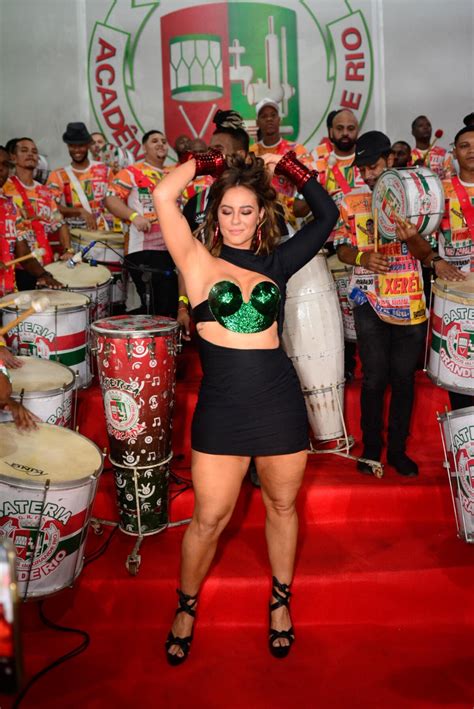 Foto: Paolla Oliveira participou de um evento para a escolha do samba