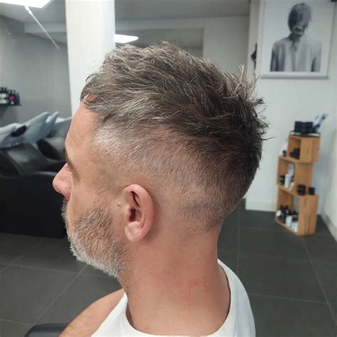 35 Short Wavy Hairstyles For Men: The Latest Trend 2023 - Hood MWR