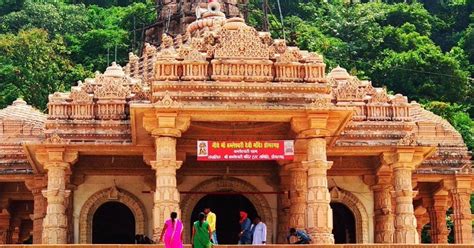 discover  majesty  maa bamleshwari temple  dongargarh