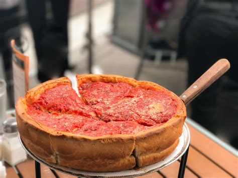 Famous deep dish pizza chicago - booyintra
