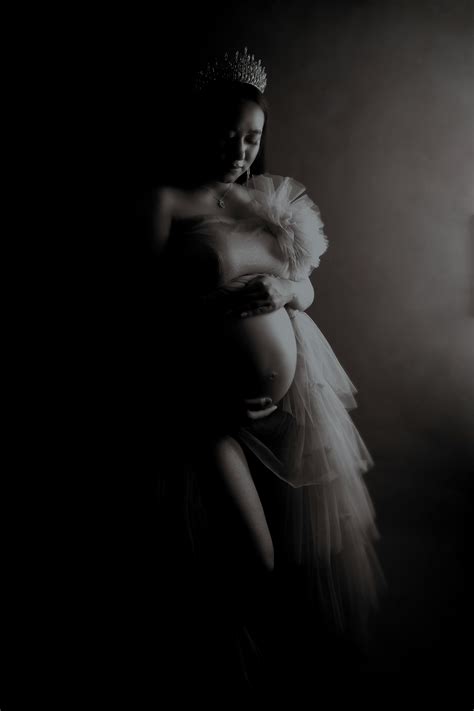 nude women black  white      nude women