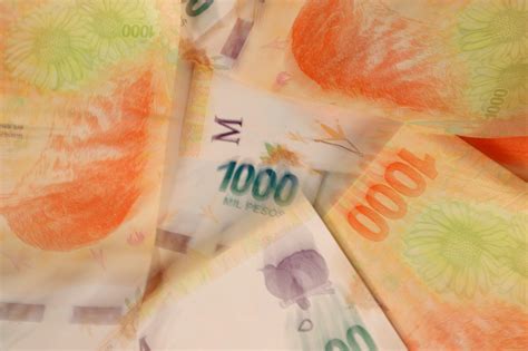 Government gets AR$464 billion in ‘surprise’ bond auction - Buenos