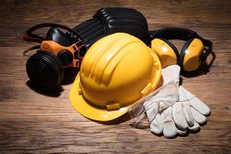 6 Types of Construction Safety Gear and How to Use Them - Elements Magazine