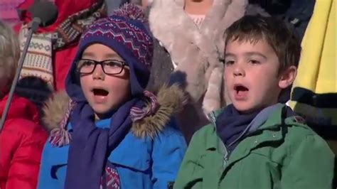 Plant Ysgol Gymraeg Dewi Sant - Pwy Sy'n Dwad Dros Y Bryn? - YouTube