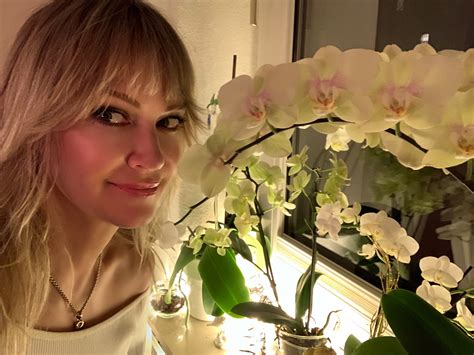 TW Pornstars - 3 pic. Barbara Moore. Twitter. It’s nice here. #Germany