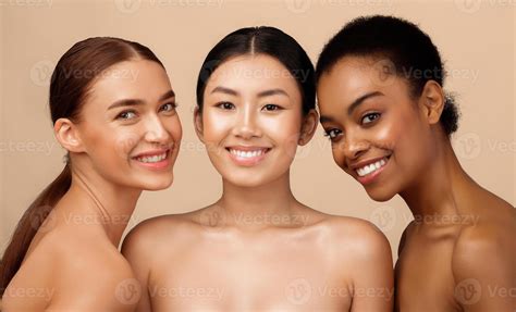 Three Gorgeous Girls Models Posing Naked Smiling To Camera Standing