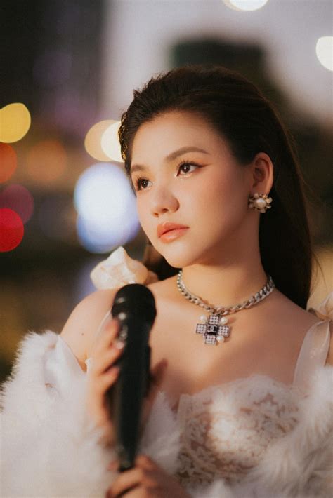tin tức - Myra Trần nói về quan điểm '10 nghệ sĩ Việt sang Mỹ, 9 người