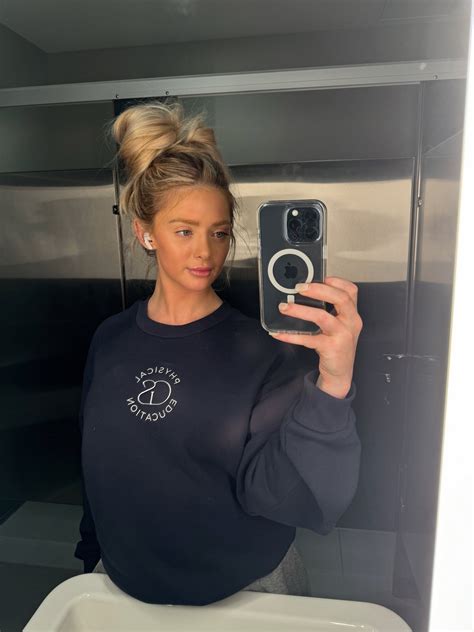 A place to admire the beautiful fit Miranda Cohen