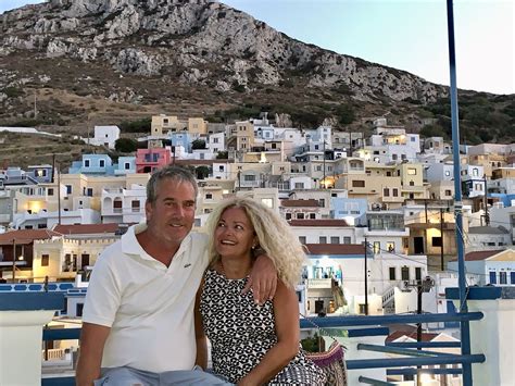 She arranged a date with a guy she met on a plane. When he didn’t show