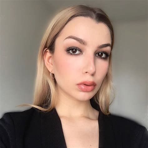 Yana Minkova - Model Actress - Freelance | LinkedIn