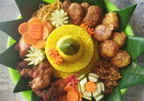 Resep Tumpeng Nasi Kuning oleh Daniar - Cookpad