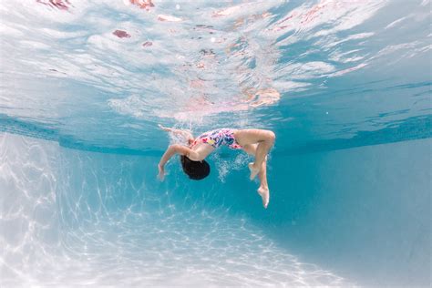 the magic of underwater sessions (south florida family portrait