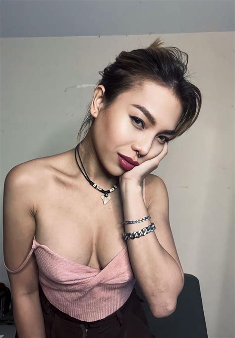 Looking for someone to unravel my secrets with? 😏 : r/nextdoorasians