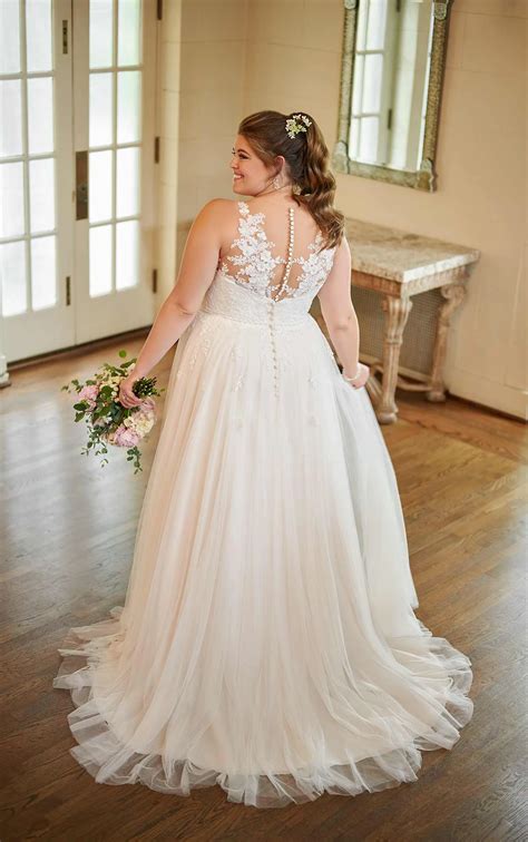Plus-Size Boho Floral Lace Wedding Dress | True Society Bridal