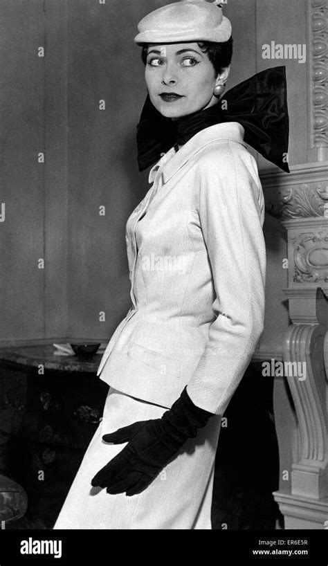 Clothing fashion 1954 hi-res stock photography and images - Alamy