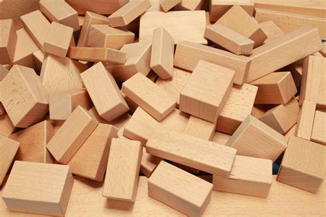 houten blokken natuurlijk rechthoekig rond en driehoekig