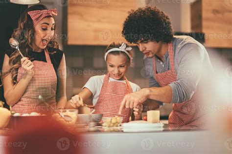 Teamwork In The Kitchen 14046260 Stock Photo at Vecteezy