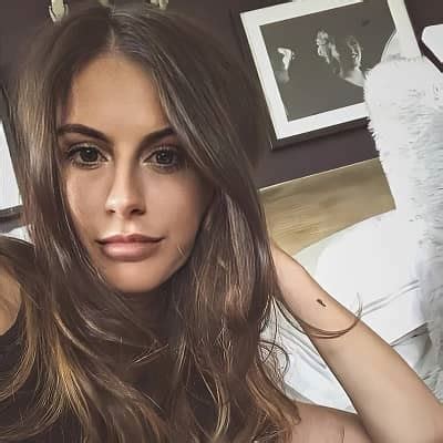 amelia woolley net worth 2020