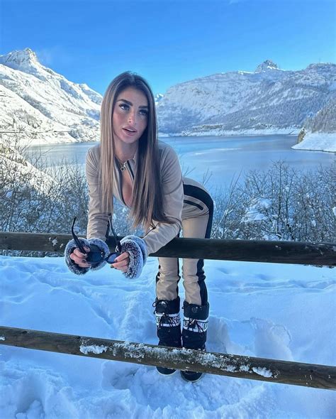 "which view?" : r/Maddy_Cheary