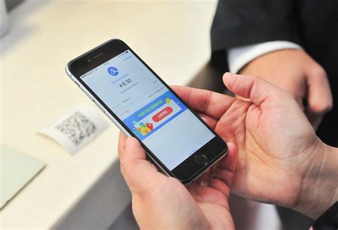 Россияне стали чаще использовать смартфоны при оплате покупок