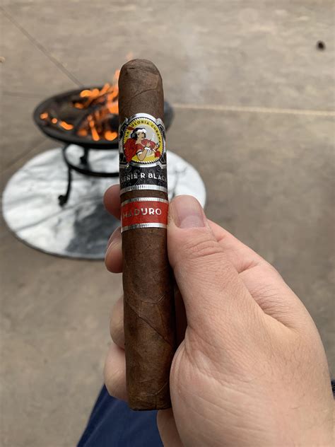 La Gloria Cubana Serie R Black Maduro Review : r/cigars
