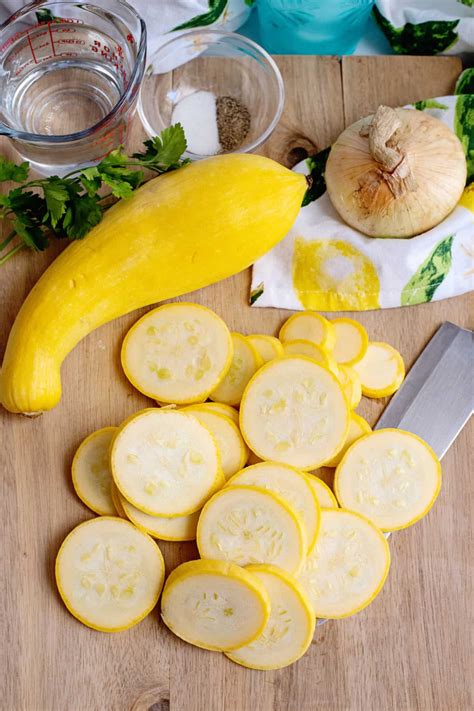 yellow squash sliced