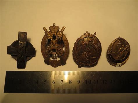 4 знака нагрудных. За отличную стрельбу, Герою рев движения 1917-1918г ...