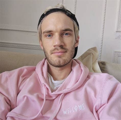 PewDiePie - HollyWire