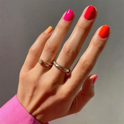 Как сделать себе маникюр гель-лаком 💅 | ELLEGIRL