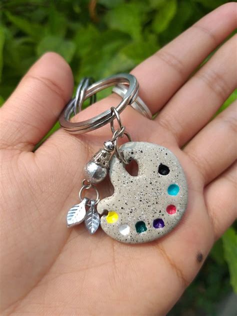 DIY Clay Palette Keychain🎨 | Clay jewelry, Clay keychain, Clay jewelry diy