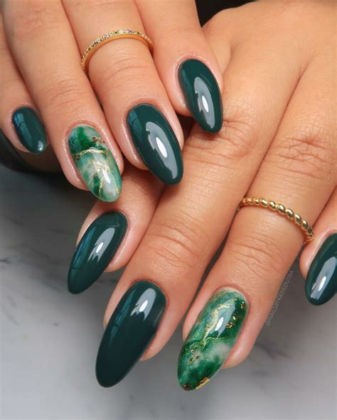 25+ Beautiful Emerald Green and Gold Nails For Your Inspiration - Nail ...