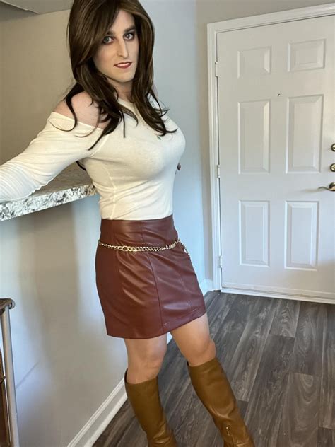 Little Brown Skirt and Boots : r/crossdressing