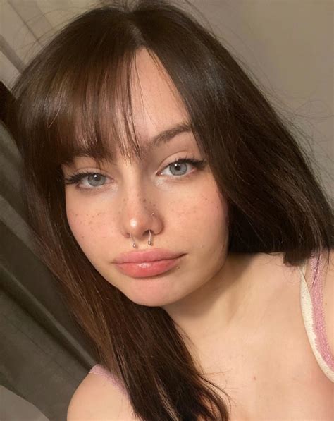 F20 raise ur hand if u like alt girls : r/Faces