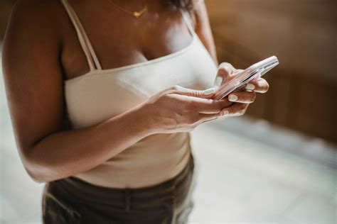 RCS Chat vs SMS: Which Is Better for Your Messages in 2024?