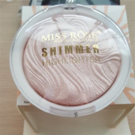 Shimmer Highlighter, Health & Beauty, Makeup on Carousell