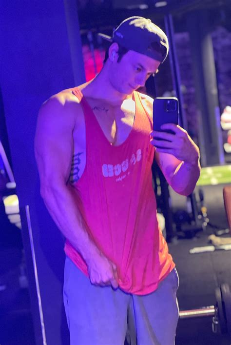 AbsolutelyBootie 🤪 on Twitter: "I’m gunna miss the lighting in this gym