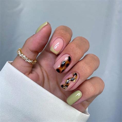 60 Tortoiseshell Nail Designs for a Timeless and Trendy Look!